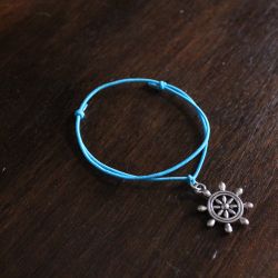 Bracelet ELII, gouvernail et fil élastique bleu