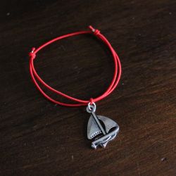 Bracelet ELII, bateau et fil élastique rouge