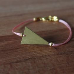 Bracelet KANTI Pêche, triangle doré et fil de jade