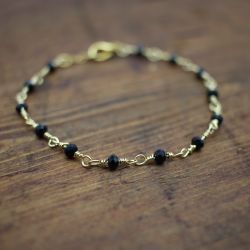 Bracelet CIARA Noir, chaine dorée à perles noires